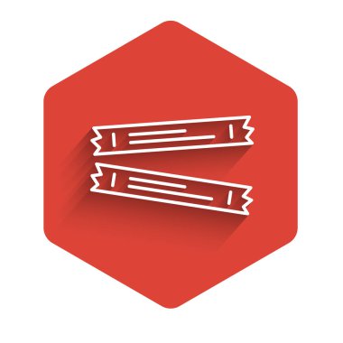 Beyaz çizgi Şeker paket simgesi uzun gölgeli izole. Kahve, tuz, baharat gibi toplu gıda ürünleri için ayrı ayrı paketler. Kırmızı altıgen düğmesi. Vektör.