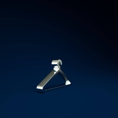 Gümüş Askı giysi ikonu mavi arka planda izole edildi. Vestiyer ikonu. Kıyafet servis sembolü. Çamaşır askı tabelası. Minimalizm kavramı. 3d illüstrasyon 3B canlandırma.