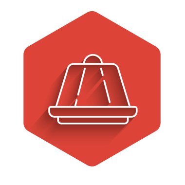 Uzun gölgeli, karamel kaplı beyaz çizgi puding. Kırmızı altıgen düğmesi. Vektör.