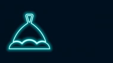 Parlayan neon hattı sauna şapka simgesi siyah arkaplanda izole edildi. 4K Video hareketli grafik canlandırması