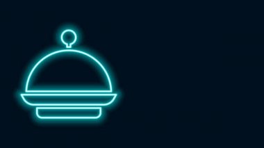 Siyah arka planda izole edilmiş bir tepsi yiyecek ikonu ile kaplı parlak neon hattı Noel. Tepsi ve kapak işareti. Mutlu Noeller ve mutlu yıllar. 4K Video hareketli grafik canlandırması