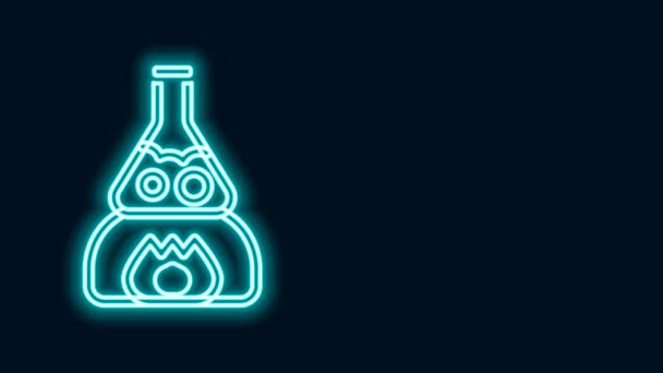 Świecąca neonowa kolba szklana probówka na ikonie eksperymentu podgrzewacza ognia izolowana na czarnym tle. Wyposażenie laboratoryjne. 4K Animacja graficzna ruchu wideo — Wideo stockowe