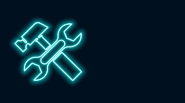Parlak neon hattı siyah arkaplanda izole edilmiş çekiç ve ingiliz anahtarı simgesi. Donanım aletleri. 4K Video hareketli grafik canlandırması