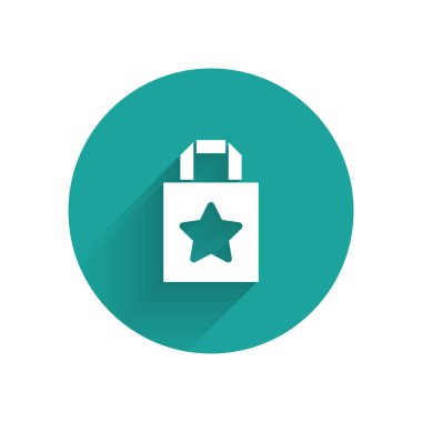 Beyaz kağıt poşet ikonu uzun gölgeli izole edilmiş. Paket işareti. Yeşil daire düğmesi. Vektör.