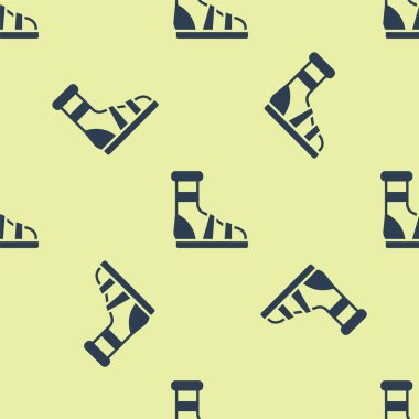 Çorap ikonlu mavi terlikler sarı arka planda izole edilmiş pürüzsüz desenler. Plaj terlikleri tabelası. Parmak arası terlikler. Vektör.