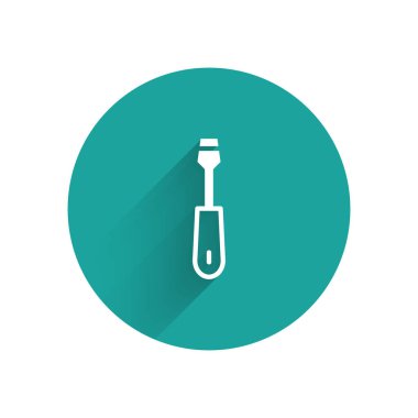 Uzun gölgeli beyaz tornavida simgesi. Servis aracı sembolü. Yeşil daire düğmesi. Vektör.