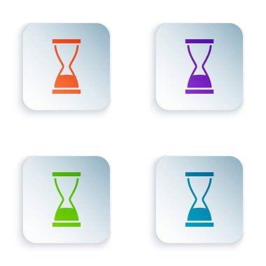 Beyaz arkaplanda izole edilmiş kum ikonu akan eski kum saati rengi. Kum saati işareti. İş ve zaman yönetimi kavramı. Kare düğmelere renkli simgeleri yerleştir. Vektör.