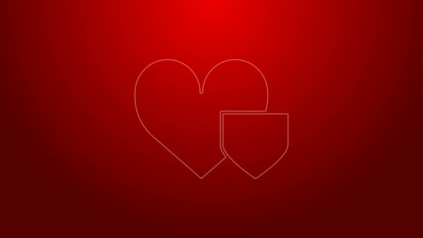 Línea verde Corazón con icono de escudo aislado sobre fondo rojo. Símbolo de amor. Concepto de seguro. Seguridad, seguridad, protección, concepto de protección. Animación gráfica de vídeo 4K — Vídeos de Stock
