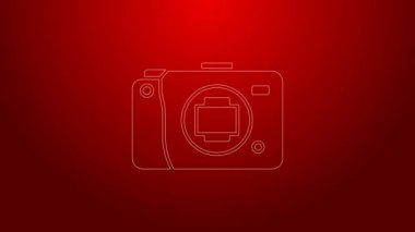 Yeşil çizgi aynasız kamera simgesi kırmızı arkaplanda izole edildi. Fotoğraf makinesi simgesi. 4K Video hareketli grafik canlandırması