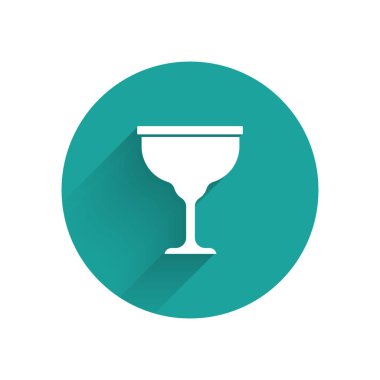 Uzun gölgeli beyaz Yahudi kadeh ikonu. Kiddush için Yahudi şarabı bardağı. Şabat için çerez kupası. Yeşil daire düğmesi. Vektör.