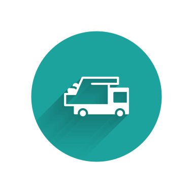 Uzun gölgeli beyaz çöp kamyonu ikonu. Yeşil daire düğmesi. Vektör.