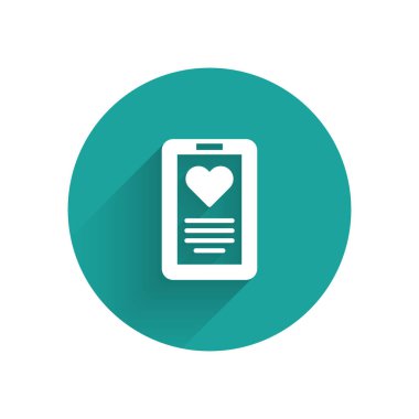 Uzun gölgeli, klinik kayıt simgesine sahip beyaz tıbbi pano. Reçete, tıbbi kontrol işaretleri raporu. Yeşil daire düğmesi. Vektör.