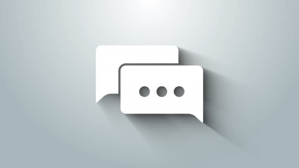 灰色の背景に隔離されたホワイトスピーチバブルチャットアイコン。メッセージアイコン。コミュニケーションやコメントチャットシンボル。4Kビデオモーショングラフィックアニメーション — ストック動画