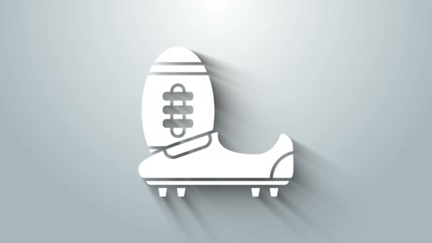 Chaussures de football blanc ou de football avec icône de pointes isolées sur fond gris. Botte et ballon de football américain. Animation graphique de mouvement vidéo 4K — Video