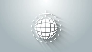 Uçan uçak ikonuna sahip Beyaz Küre gri arka planda izole edildi. Uçak Dünya 'nın etrafında uçuyor. Uçak dünyası ikonu. 4K Video hareketli grafik canlandırması