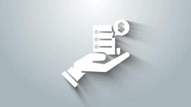 Beyaz insanın elinde boş bir makbuz ya da gri arka planda izole edilmiş ödeme ikonu faturası var. Bankacılık ve iş operasyonları. 4K Video hareketli grafik canlandırması