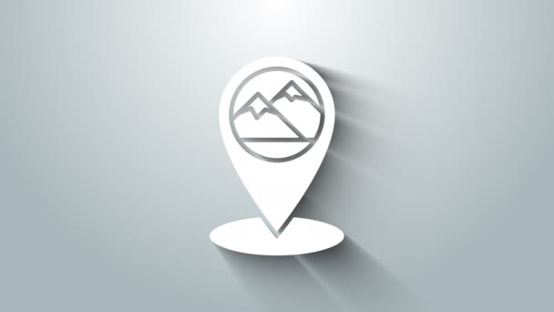 Penunjuk Peta Putih dengan ikon gunung terisolasi dengan latar belakang abu-abu. Ikon perjalanan pegunungan. Animasi grafis gerak Video 4K — Stok Video