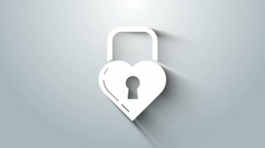 Beyaz Kale, gri arka planda izole edilmiş kalp simgesi şeklinde. Kilitli Kalp. Aşk sembolü ve anahtar deliği işareti. 4K Video hareketli grafik canlandırması