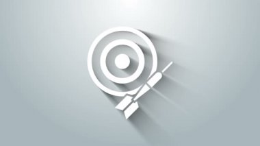 Beyaz Klasik dart tahtası ve ok simgesi gri arkaplanda izole edildi. Dartboard işareti. Oyun konsepti. 4K Video hareketli grafik canlandırması