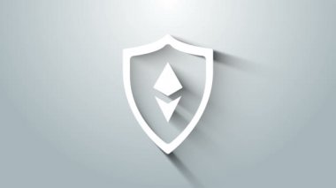 Beyaz Kalkan Ethereum ETH simgesi gri arkaplanda izole edildi. Kripto para madenciliği, engelleme teknolojisi, güvenlik, koruma, dijital para. 4K Video hareketli grafik canlandırması