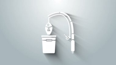 Beyaz balıkçı oltası ve balık ikonu gri arka planda izole edilmiş. Kovaya balık koy. Balıkçılık ekipmanları ve balık çiftliği konuları. 4K Video Grafik CanlandırmasıName