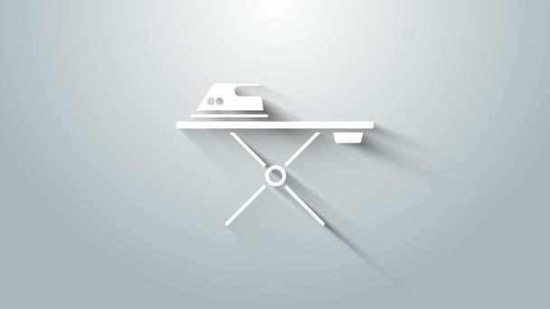 Weißes elektrisches Bügeleisen und Bügelbrett-Symbol isoliert auf grauem Hintergrund. Bügeleisen. 4K Video Motion Grafik Animation — Stockvideo