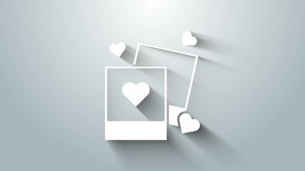 Blanco Dos marcos de fotos en blanco e icono de corazones aislados sobre fondo gris. Símbolo de San Valentín. Animación gráfica de vídeo 4K — Vídeos de Stock