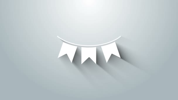 Guirlande de carnaval blanche avec icône drapeaux isolés sur fond gris. Pendentifs de fête pour la célébration d'anniversaire, festival et décoration juste. Animation graphique de mouvement vidéo 4K — Video