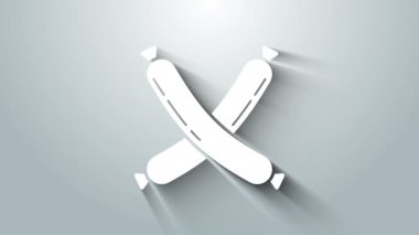 Gri arkaplanda beyaz çapraz sosis simgesi var. Izgara sosis ve aroma işareti. 4K Video hareketli grafik canlandırması