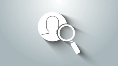Gri arka planda izole edilmiş bir insan simgesini aramak için beyaz büyüteç. İşe alım ya da seçim konsepti. Çalışanları ve işi ara. 4K Video hareketli grafik canlandırması