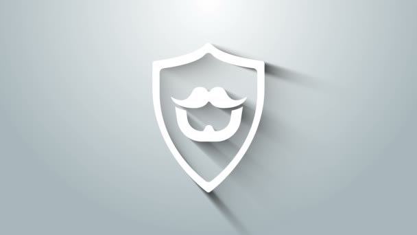 Vit Mustache och skägg på sköld ikon isolerad på grå bakgrund. Frisörsalong. Ansiktshår. 4K Video motion grafisk animation — Stockvideo