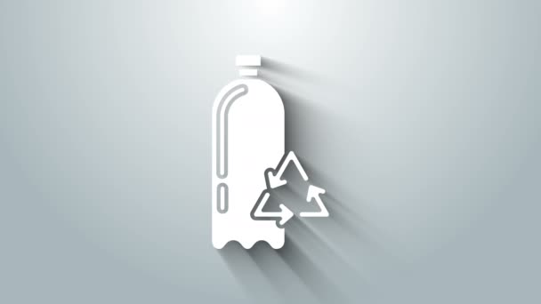 Witte Recycling plastic fles pictogram geïsoleerd op grijze achtergrond. 4K Video motion grafische animatie — Stockvideo