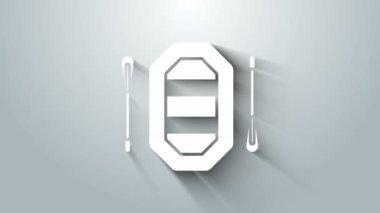 Beyaz Rafting tekne simgesi gri arkaplanda izole edildi. Kürekleri olan şişme bir tekne. Su sporları, ekstrem sporlar, tatil, tatil. 4K Video hareketli grafik canlandırması