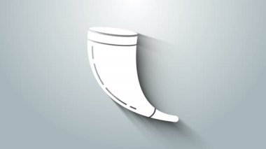 Beyaz geleneksel koç boynuzu, gri arka planda izole edilmiş Shofar ikonu. Rosh hashanah, Yahudi yeni yıl bayramı geleneksel sembolü. 4K Video hareketli grafik canlandırması