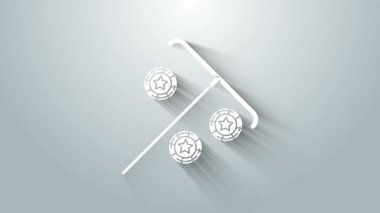 Gri arkaplanda çip simgesi için beyaz çubuk izole edildi. Kumarhane kumarı. 4K Video hareketli grafik canlandırması