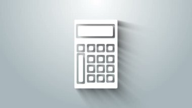 Gri arkaplanda beyaz hesap makinesi simgesi izole edildi. Muhasebe sembolü. İş hesaplamaları matematik eğitimi ve finans. 4K Video hareketli grafik canlandırması