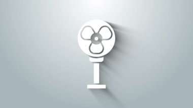 Beyaz Elektrik fan simgesi gri arkaplanda izole edildi. 4K Video hareketli grafik canlandırması