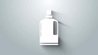 Çamaşır deterjanı, çamaşır suyu, bulaşık deterjanı ya da gri arka planda izole edilmiş başka bir temizlik maddesi için beyaz plastik şişe. 4K Video hareketli grafik canlandırması