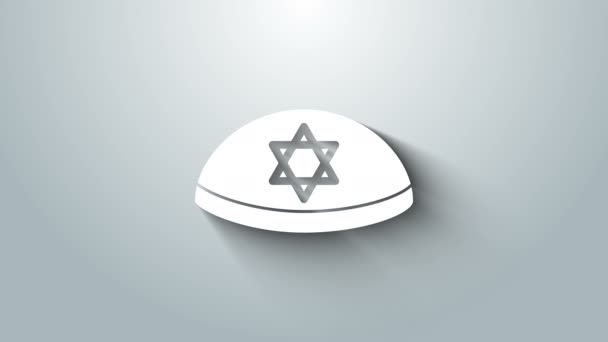 Vit judisk kippah med stjärnan av David ikon isolerad på grå bakgrund. Judisk yarmulkehatt. 4K Video motion grafisk animation — Stockvideo