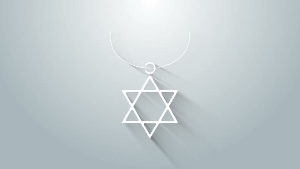 Біла зірка намиста Давида на ланцюговій іконі, ізольованій на сірому тлі. Єврейський символ релігії. Символ Ізраїлю. Коштовності та аксесуари. 4K Відеографічна анімація — стокове відео