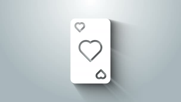 Біла гральна картка з символом серця ізольована на сірому фоні. Азартні ігри в казино. 4K Відео рух графічна анімація — стокове відео
