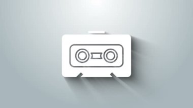 Gri arkaplanda beyaz Retro ses kaset simgesi izole edildi. 4K Video hareketli grafik canlandırması