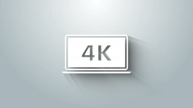 Gri arkaplanda 4k video teknolojisi simgesi olan beyaz dizüstü bilgisayar ekranı. 4K Video hareketli grafik canlandırması