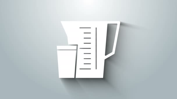 Blanco Taza de medición para medir el icono de los alimentos secos y líquidos aislados sobre fondo gris. vaso de precipitados de plástico con mango. Animación gráfica de vídeo 4K — Vídeo de stock