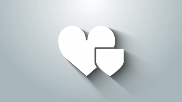 White Heart dengan ikon perisai terisolasi di latar belakang abu-abu. Simbol cinta. Konsep asuransi. Keamanan, keamanan, perlindungan, melindungi konsep. Animasi grafis gerak Video 4K — Stok Video