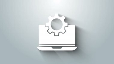 Gri arkaplanda beyaz dizüstü bilgisayar ve vites simgesi izole edildi. Laptop servis konsepti. Uygulama ayarlanıyor, seçenekler ayarlanıyor, bakım, onarım, onarım. 4K Video hareketli grafik canlandırması