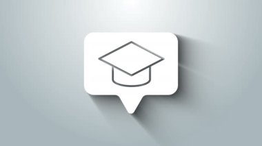 Beyaz mezuniyet şapkası, gri arka planda izole edilmiş konuşma balonu ikonu. Tassel ikonlu mezuniyet şapkası. 4K Video hareketli grafik canlandırması
