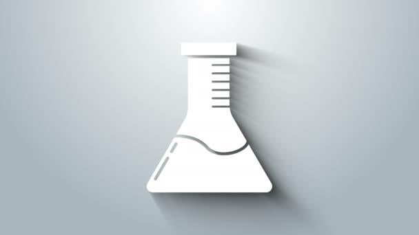 Tubo de ensaio branco e ícone de ensaio químico do frasco isolado sobre fundo cinzento. Sinal de vidro de laboratório. Animação gráfica em movimento de vídeo 4K — Vídeo de Stock