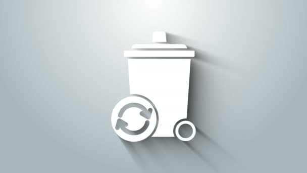 White Recycle bin with recycle symbol icon isolated on grey background. Trash can icon. Garbage bin sign. Recycle basket sign. 4K Video motion graphic animation — Stock Video