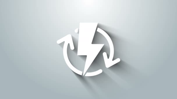 Bílá ikona dobíjení izolovaná na šedém pozadí. Značka elektrické energie. Grafická animace pohybu videa 4K — Stock video